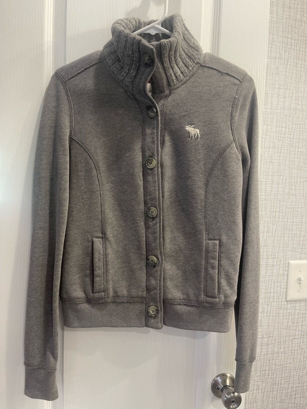 Abercrombie & Fitch Gray Button-Up Knit Bomber Jacket